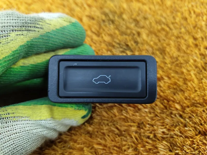 Кнопка багажника