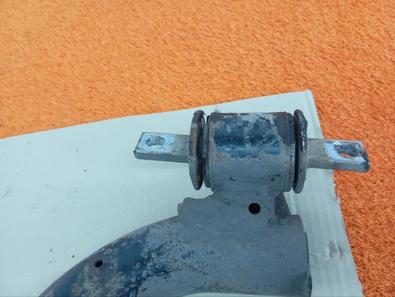 Кулак поворотный