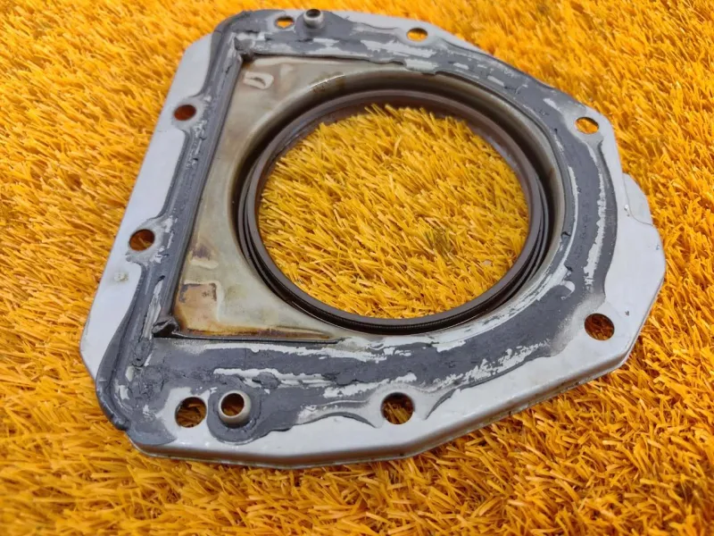 Крышка коленвала