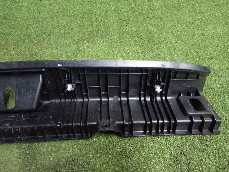 Накладка замка багажника