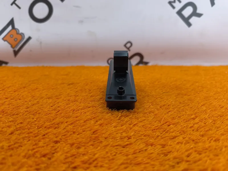 Кнопка стеклоподъемника