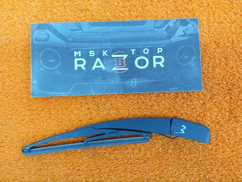 Поводок стеклоочистителя багажника