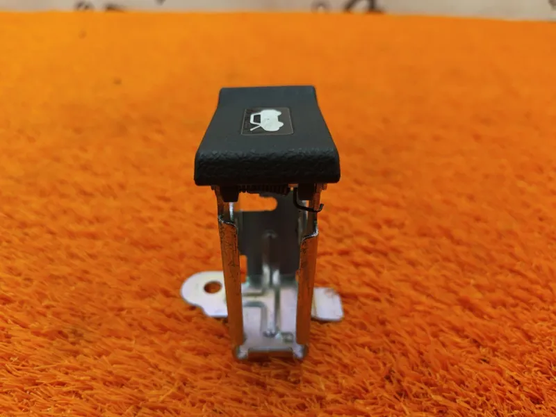 Ручка открывания капота