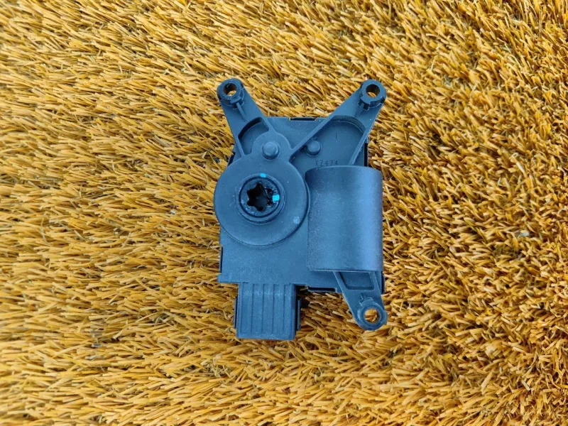 Моторчик заслонки печки