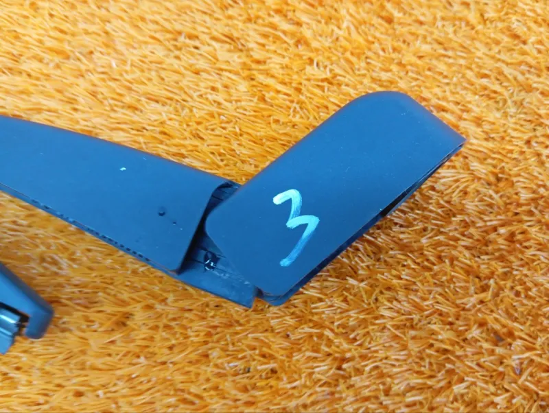 Поводок стеклоочистителя багажника