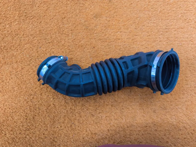 Патрубок воздушного фильтра