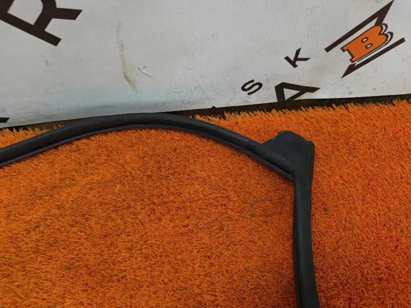 Уплотнитель двери