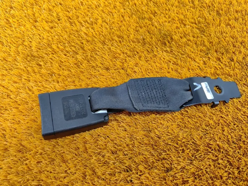 Ответная часть ремня безопасности