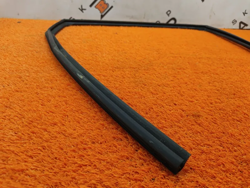 Уплотнитель стекла двери