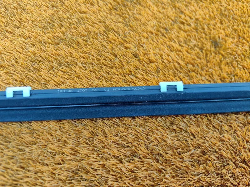 Молдинг стекла