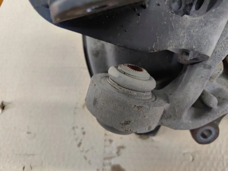 Кулак поворотный