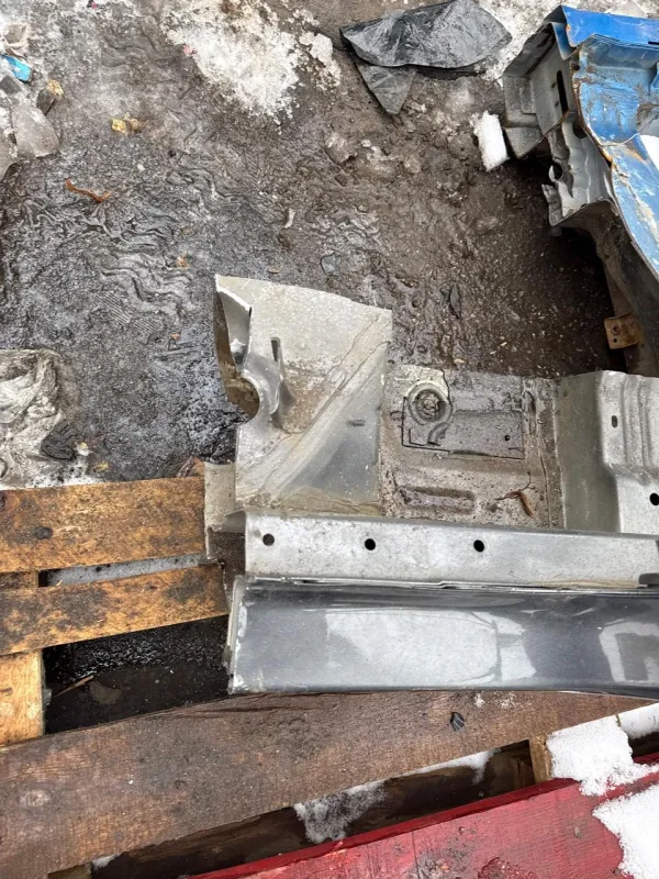 Порог с центральной стойкой