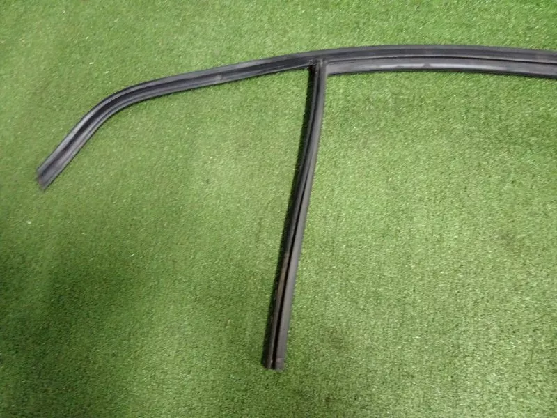 Уплотнитель стекла двери