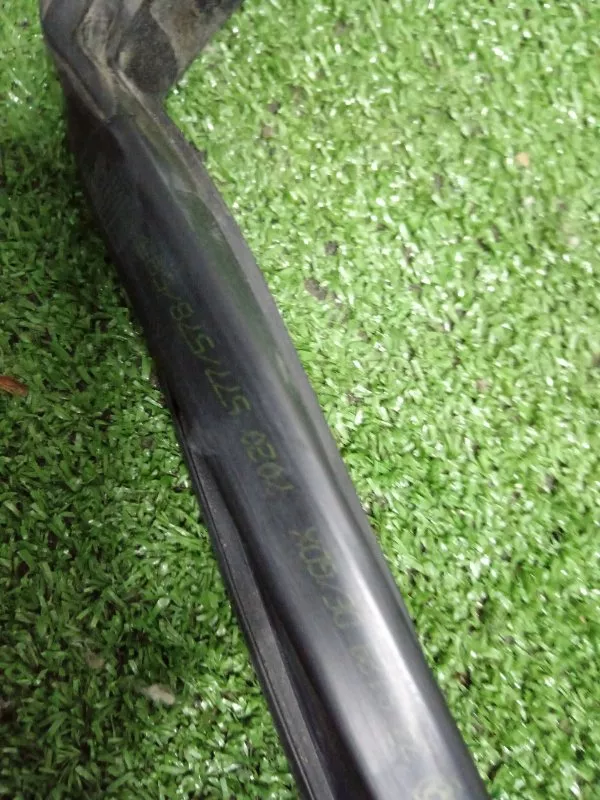 Уплотнитель стекла двери