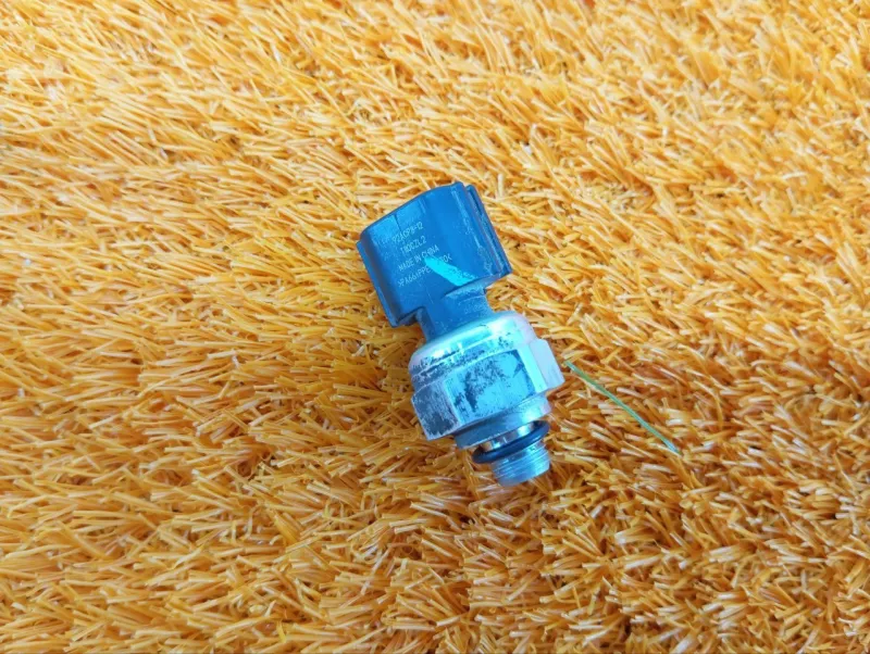 Датчик давления компрессора кондиционера