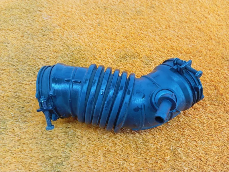 Патрубок воздушного фильтра