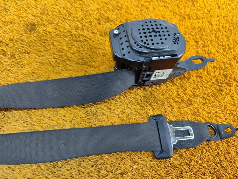 Ремень безопасности