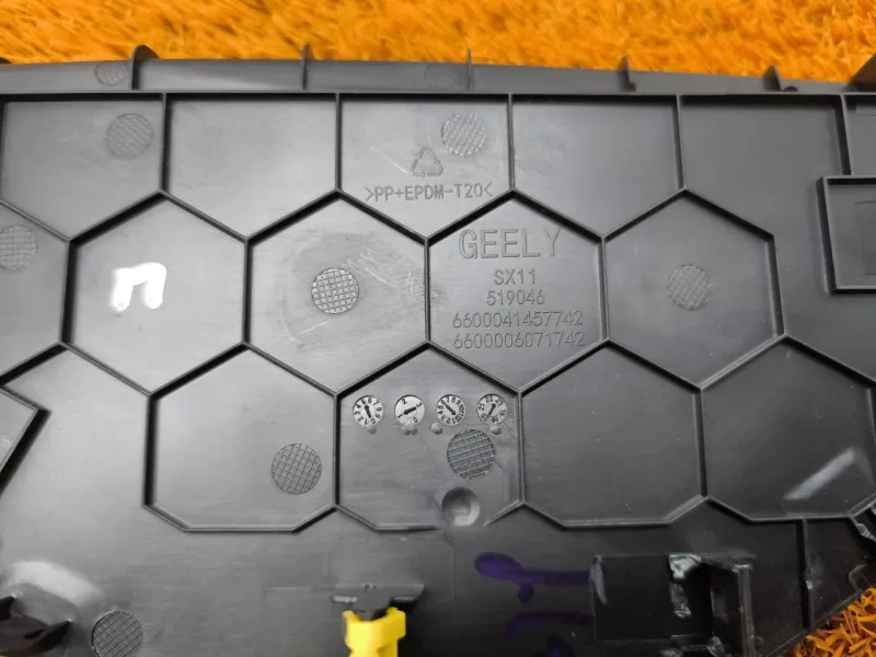 Накладка на торпедо