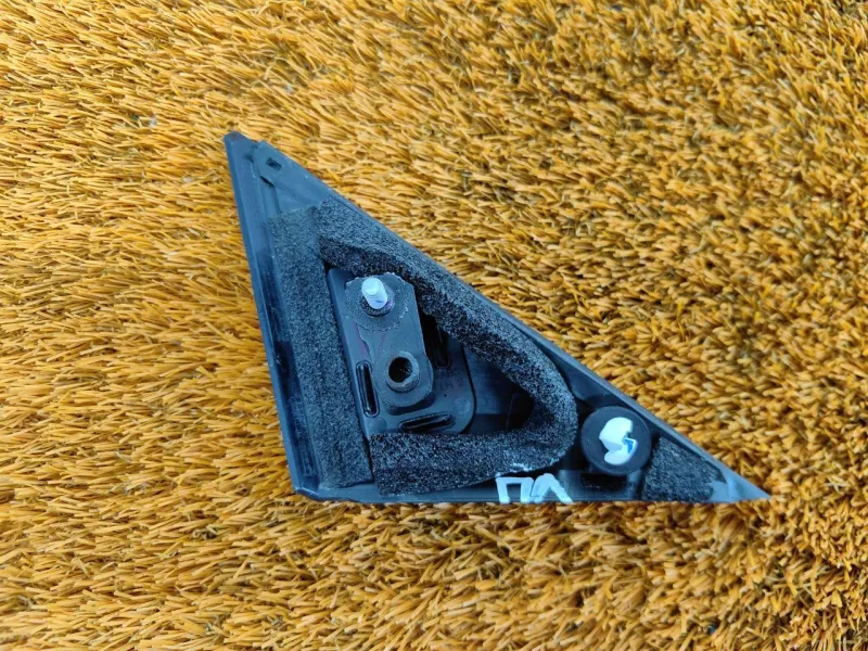 Уголок двери