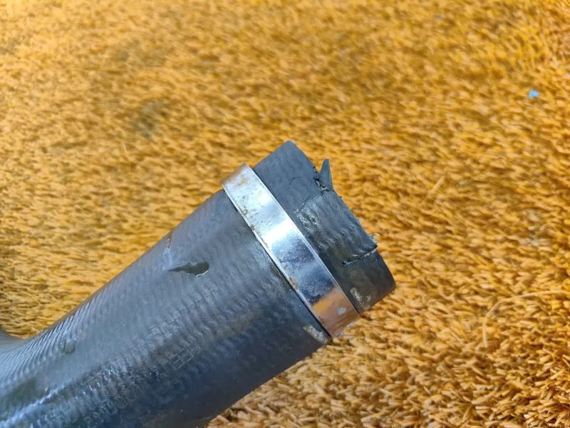 Патрубок интеркулера