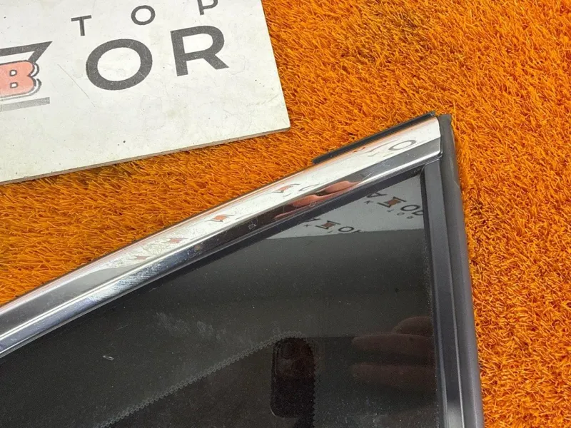 Форточка задняя