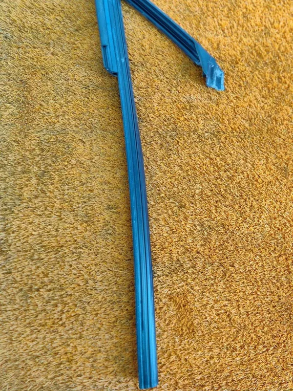 Уплотнитель стекла двери