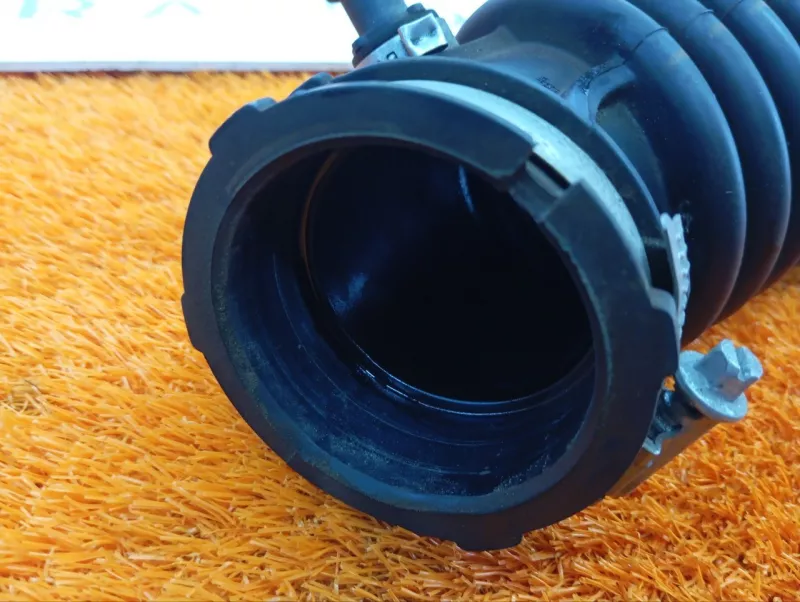 Патрубок воздушного фильтра
