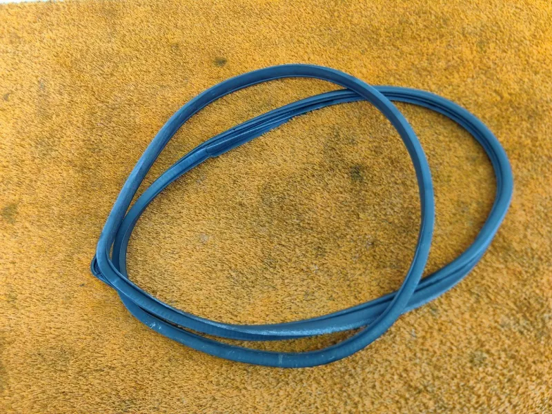 Уплотнитель проема двери