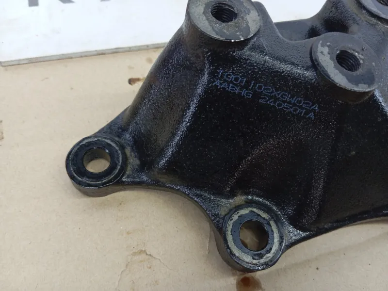 Крепление двигателя