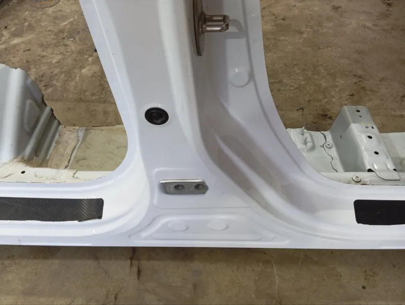 Порог с центральной стойкой