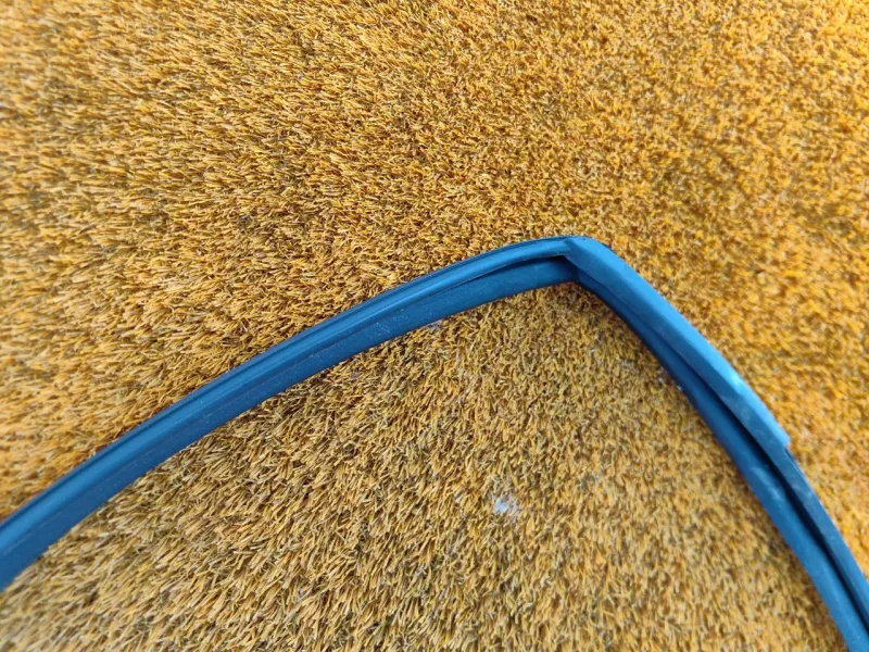 Уплотнитель стекла двери