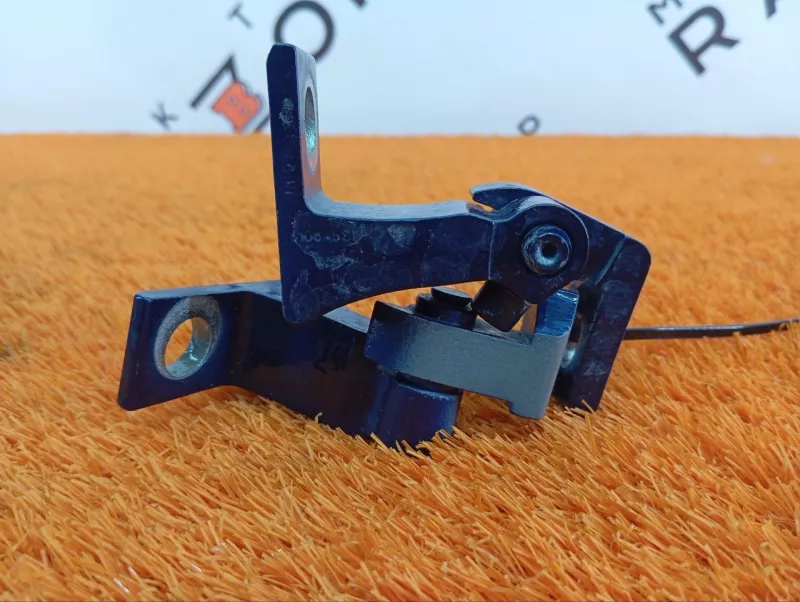 Петля двери