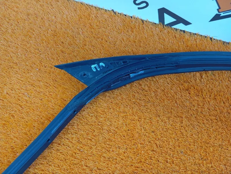 Уплотнитель двери