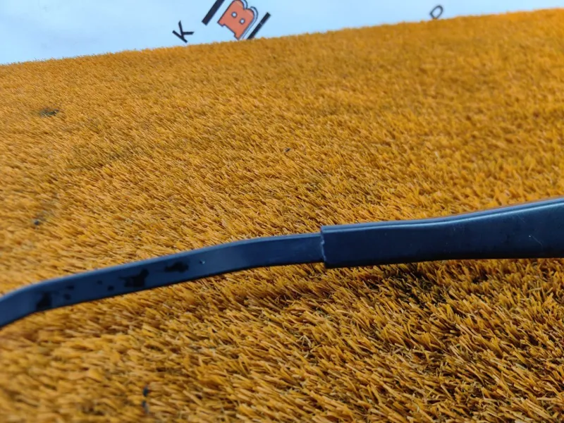 поводок стеклоочистителя