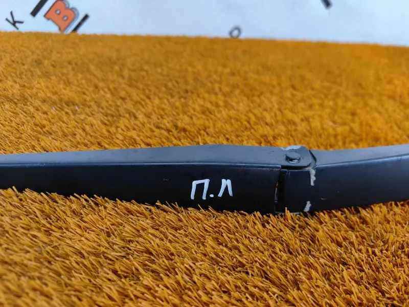 поводок стеклоочистителя