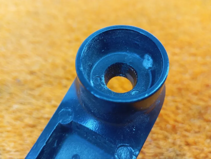 Поводок стеклоочистителя лобового стекла