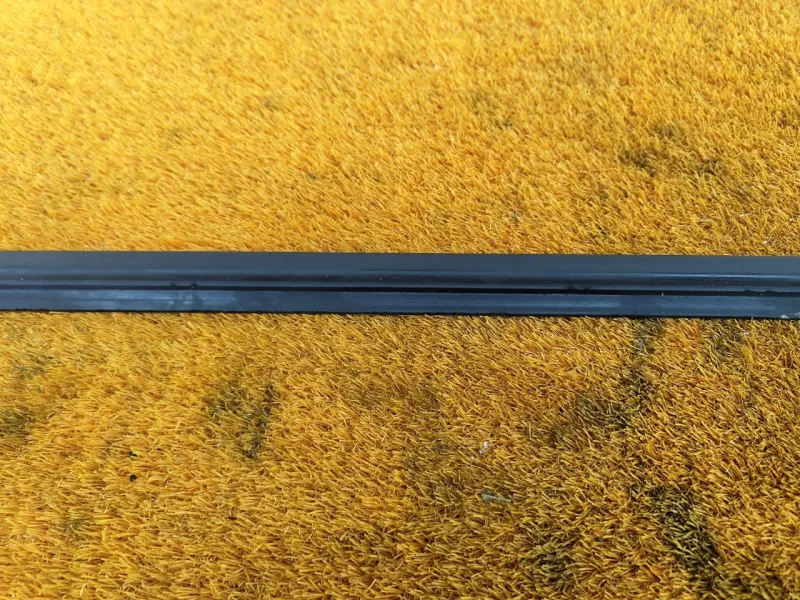 Уплотнитель стекла двери