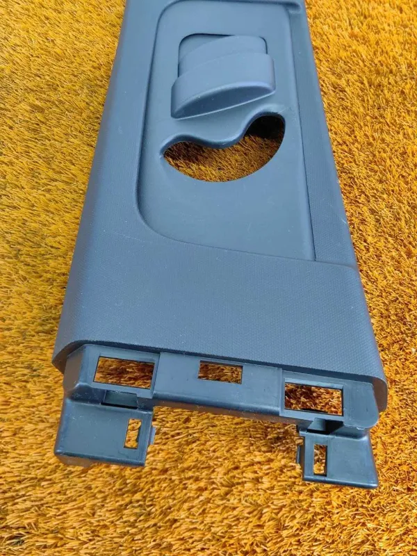 Обшивка центральной стойки