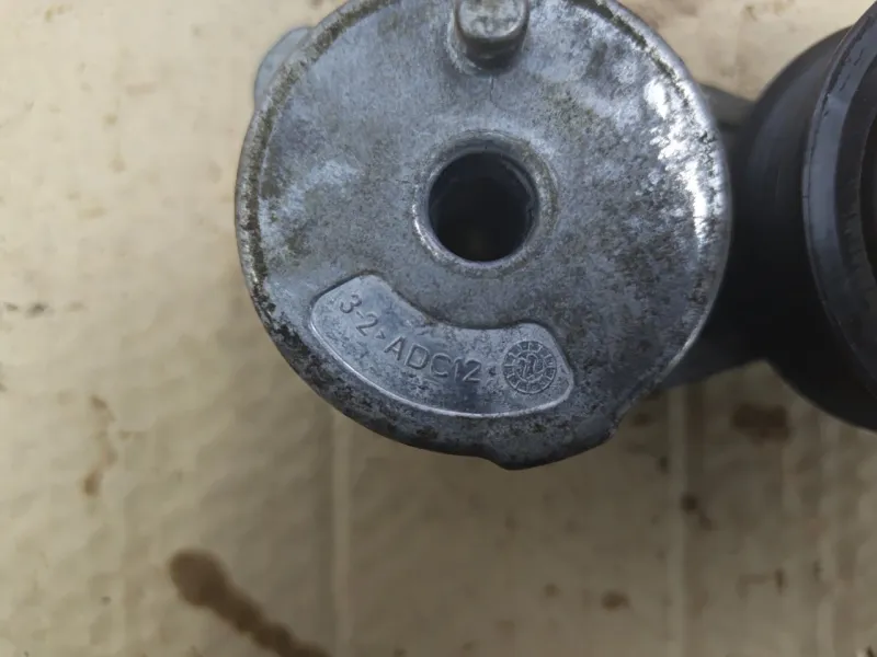 Натяжитель приводного ремня