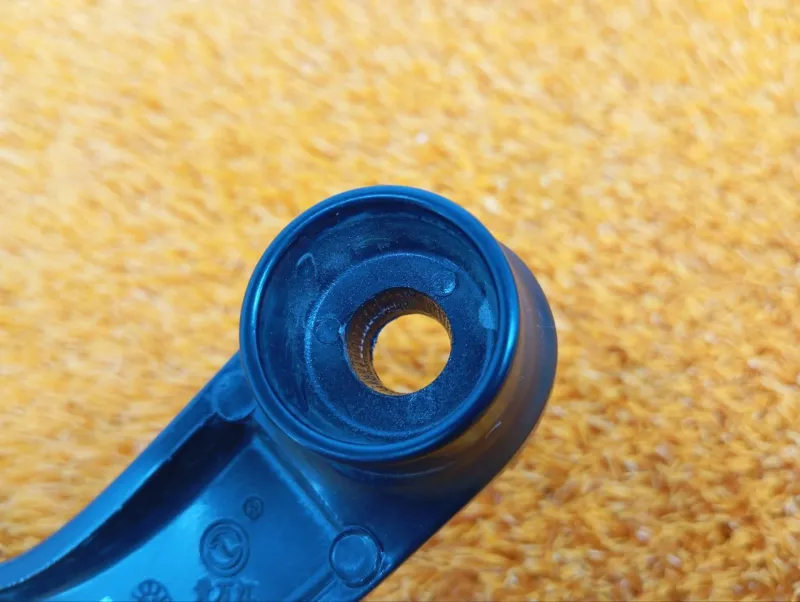 поводок стеклоочистителя