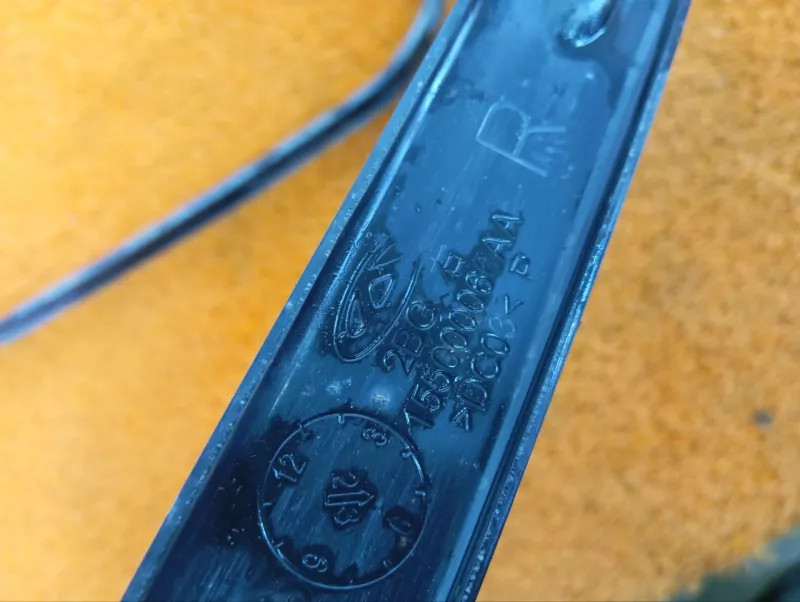 Крепление топливного бака