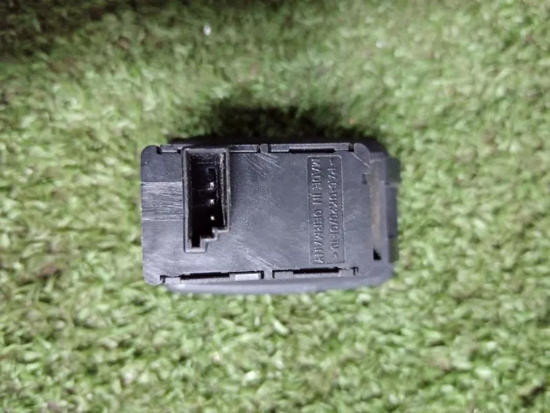 Кнопка стеклоподъемника