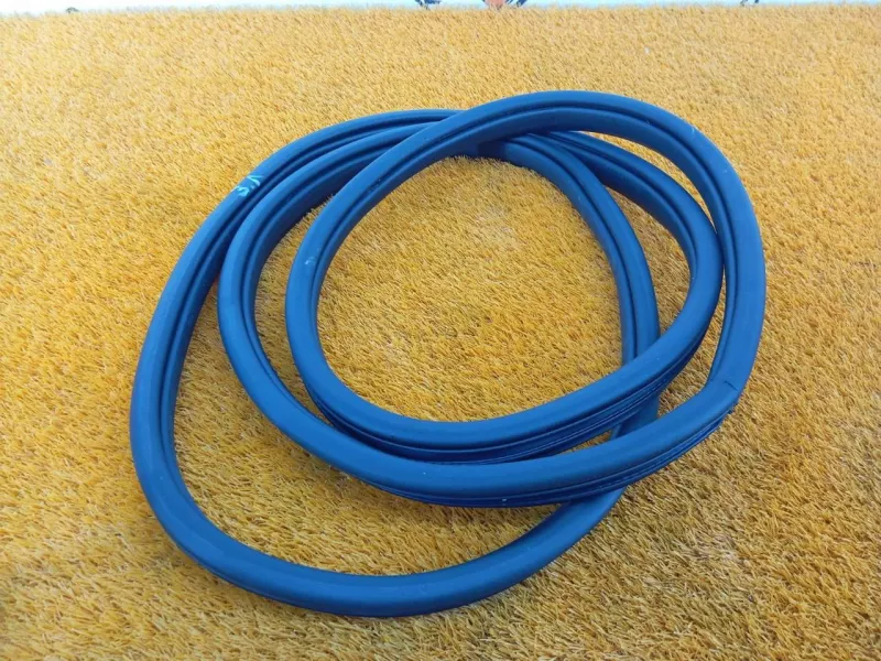 Уплотнитель проема двери