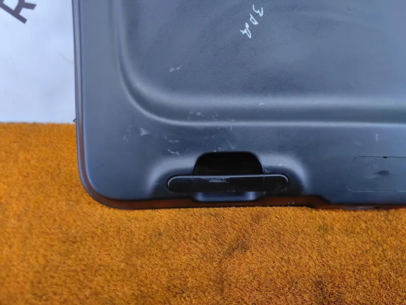 Обшивка крышки багажника