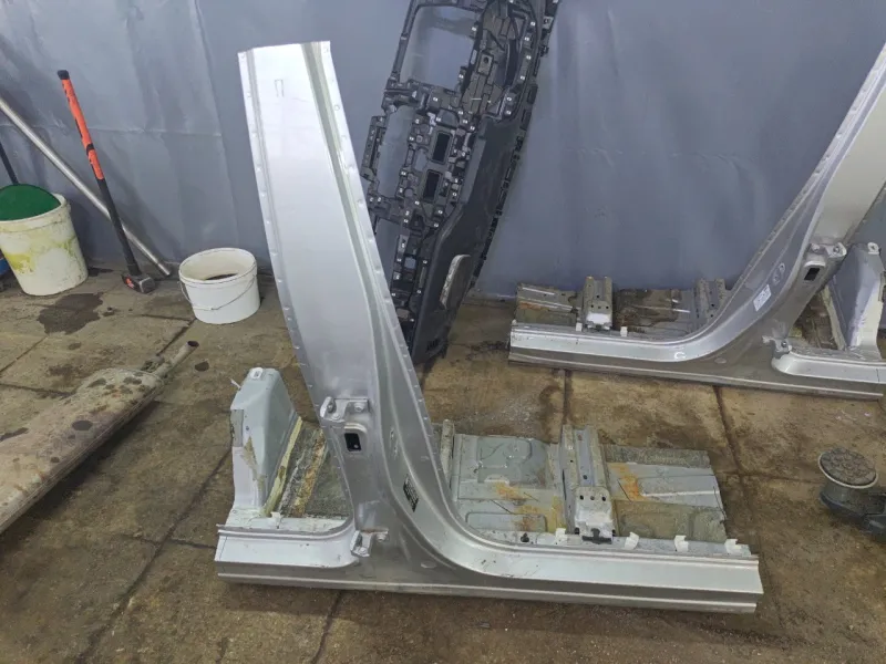 Порог с центральной стойкой