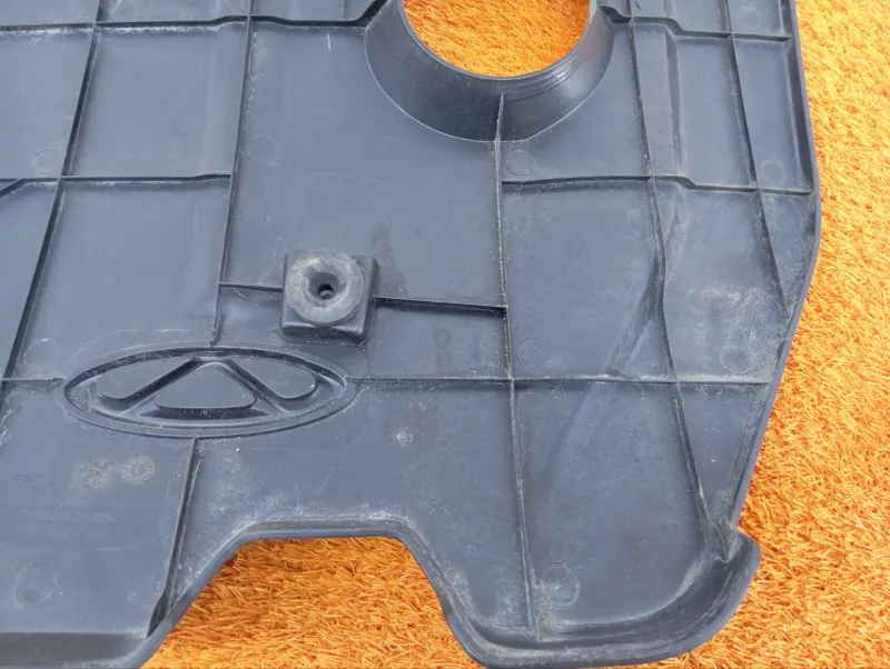 Декоративная крышка двигателя