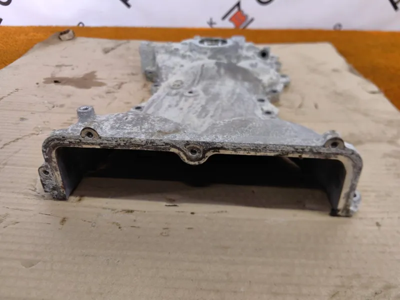 Крышка двигателя передняя