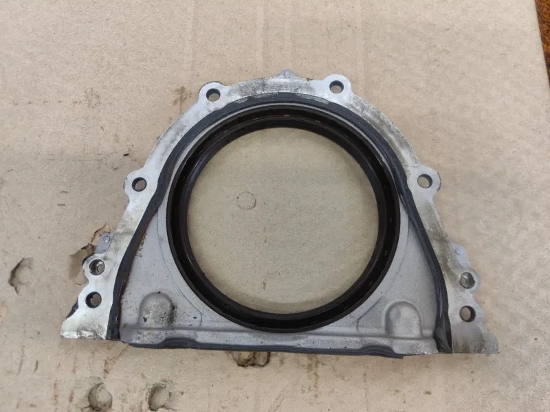 Крышка коленвала