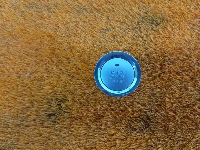 Кнопка запуска двигателя