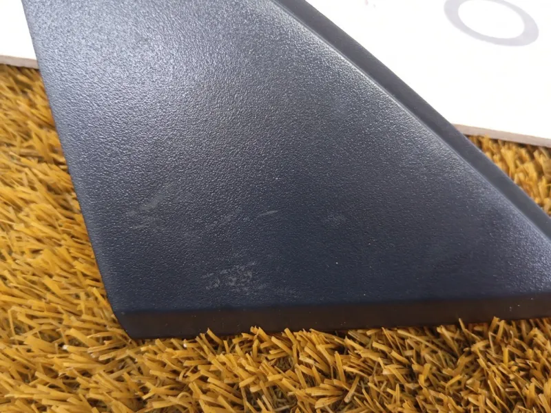 Уголок двери